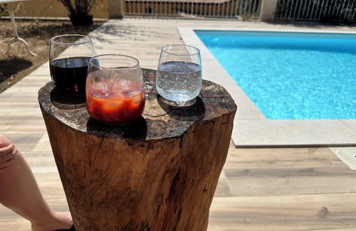 L'Evescat Apartment | Villa Horizons - Garden apartment. Swimming pool and beach 15 minutes' walk away.