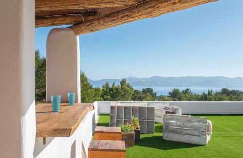 San Antonio Bay Villa | Experience Villa Horizonte: Pet-Friendly Haven with Pool