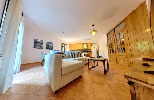 Hoz de Jaca House | Villa Hoz de Jaca: Family-Friendly Retreat in the Pyrenees
