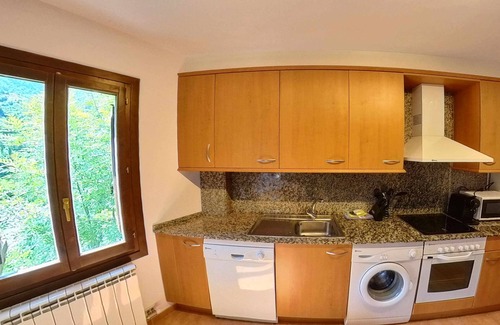 Hoz de Jaca House | Villa Hoz de Jaca: Family-Friendly Retreat in the Pyrenees