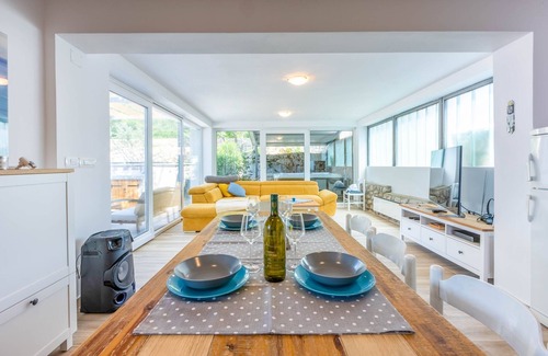 Klenovica House | Villa Turquoise Breeze: Oceanfront Retreat with Private Pool