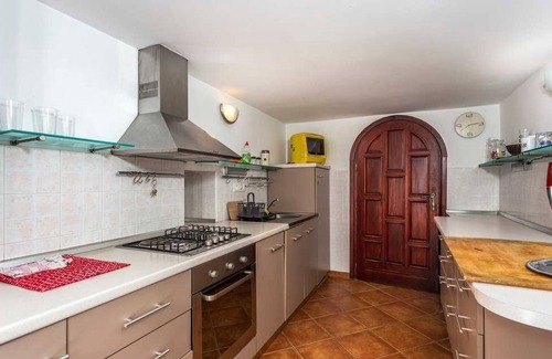 Sveti Vid Dobrinjski Villa | Perfect Villa for Groups with Pool, Jacuzzi & Wine Cellar
