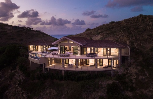 North Sound Villa | Relaxing Villa Hummingbird with Ocean View & Spa Amenities