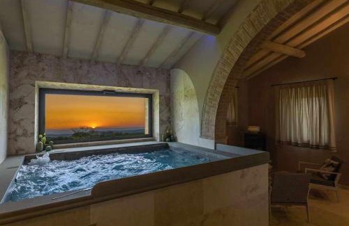 Pienza Villa | Relax at Villa I Cipressini: Spa & Heated Pool in Toscana