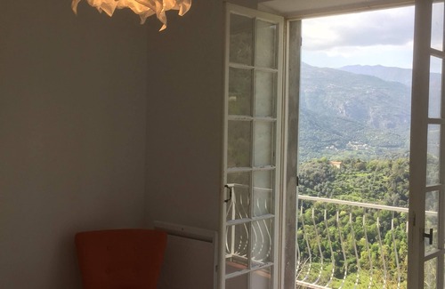 Sainte-Lucie-de-Tallano House | Villa Indivuelle: Scenic Views & Family-Friendly Amenities