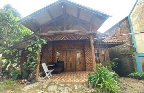 Rancabali House | Family-Friendly Retreat at Villa Kayu Aqila Awaits You