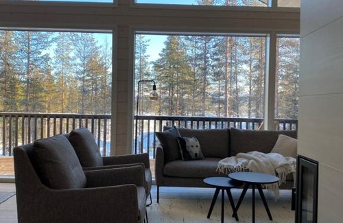 Akaslompolo Ski Chalet | Villa Iiris - Family-Friendly Getaway with 9.8/10 Rating