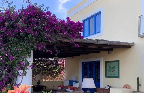 Santa Marina Salina House | Villa Il Carrubo, elegant with swimming pool and splendid sea view