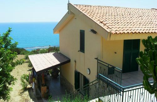 Licata Villa | Villa il Carrubo: Oceanfront Haven with 10/10 Guest Rating