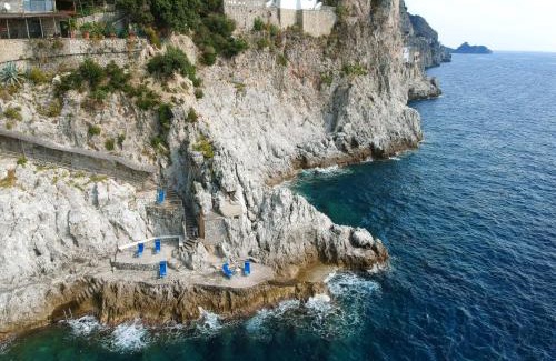 Furore Villa | Guest Rated Villa Il Corallo: Oceanfront Bliss Awaits