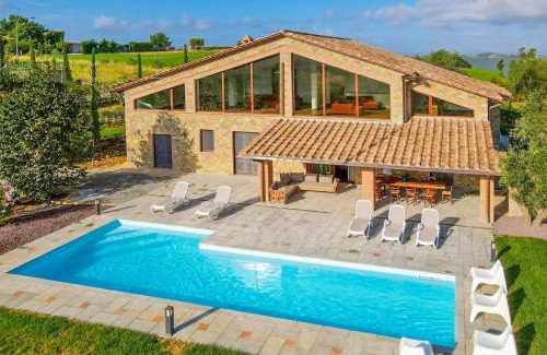 Parrano Villa | Pet-Friendly Villa Il Girasole with Pool & High Rating