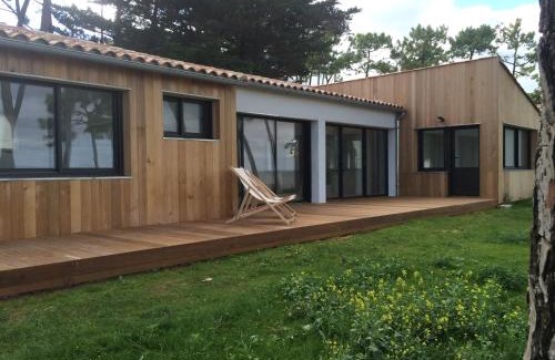 Rivedoux-Plage House | Oceanfront Villa Ile de Re with Garden Access to the Sea