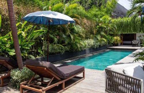 Umalas Apartment | Villa Ilo Umalas Spacious 3-Bedroom Oasis with Huge Pool & Garden