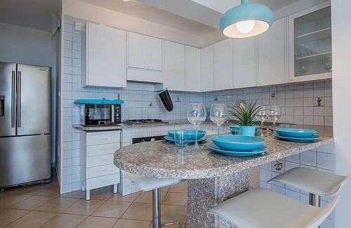 Sirenuse House | Villa Ilona: Bright Sea-Facing Home with Pool & Free Wi-Fi