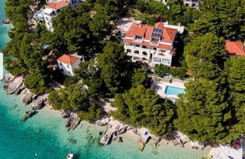 Brela Villa | Villa Ima: Oceanfront Paradise with Pool and 10/10 Rating