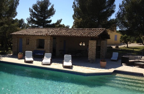 Cabrieres-d'Avignon Villa | Serene Villa with Scenic Views and Inviting Amenities