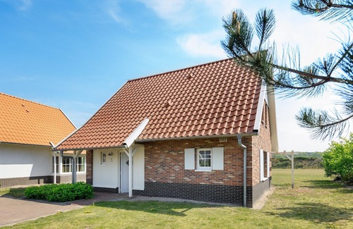 Arcen Villa | Elegant Villa with Pool and Family Amenities in De Maasduinen