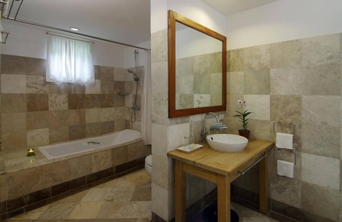 Dauin Resort | Relax at Villa in Blue with Pool and Ocean Views