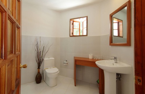 Dauin Resort | Relax at Villa in Blue with Pool and Ocean Views
