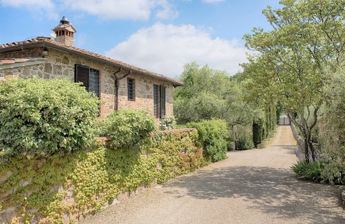Castellina in Chianti Villa | Relaxing Villa in Castellina with Pool and Garden Oasis