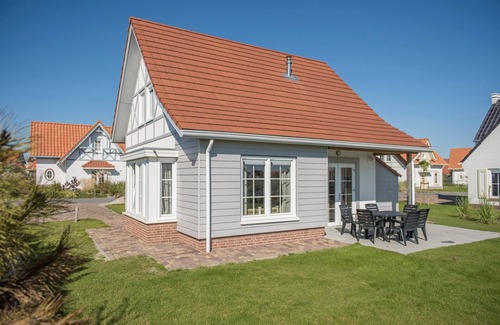 Cadzand-Bad Villa | Pet-Friendly Villa Steps from the Beach with Great Amenities