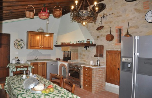 Capolona Villa | Spacious Villa in Capolona with Pool & Spa for 13 Guests