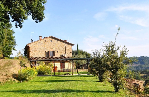 Capolona Villa | Spacious Villa in Capolona with Pool & Spa for 13 Guests