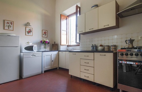 Casole Villa | Inviting Villa in Casole: 6 Bedrooms with Private Pool