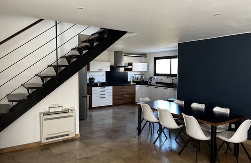 Cabrieres Villa | Tranquil Villa Retreat in Quaint Village Near Nîmes