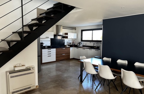 Cabrieres Villa | Tranquil Villa Retreat in Quaint Village Near Nîmes