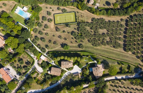 Civitanova Alta Villa | Spacious Villa in Civitanova Alta with Pool & Hot Tub