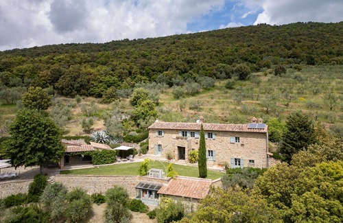 Cortona Villa | Elegant Villa in Cortona: 4 Bedrooms, Private Pool & Spa