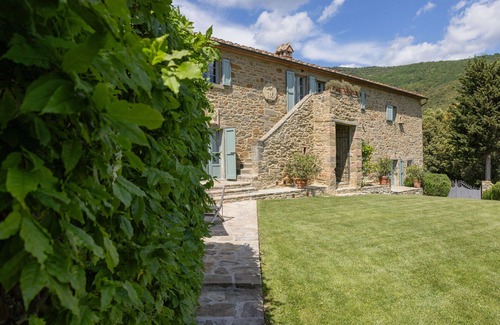 Cortona Villa | Elegant Villa in Cortona: 4 Bedrooms, Private Pool & Spa