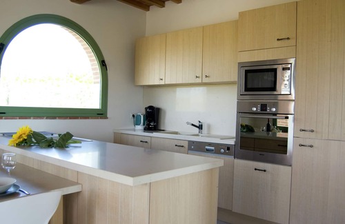 Cortona House | Comfortable Stay at Belvilla by OYO Sparsa Girasole
