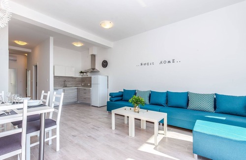 Dramalj Villa | Elegant Villa in Dramalj with Pool and Oceanfront Views