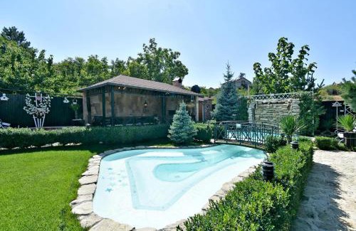 Yerevan Villa | Relaxing Villa in Dzoraghbyur with Pool and Hot Tub