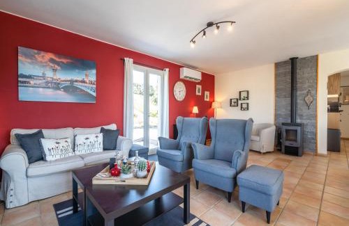 Escales Villa | Elegant Villa with Private Pool in Scenic Escales