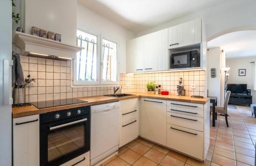 Escales Villa | Elegant Villa with Private Pool in Scenic Escales