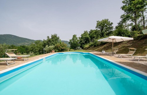 Lisciano Niccone House | Exclusive Villa Retreat - Pugnano Alto with Pool & Pets Welcome