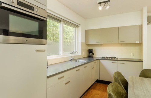 Bosgebied Hoenderloo House | Forest Villa Retreat in De Veluwe: Pet Friendly & Pool