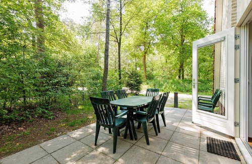 Bosgebied Hoenderloo House | Forest Villa Retreat in De Veluwe: Pet Friendly & Pool
