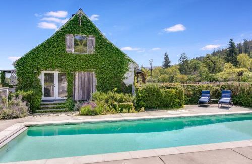 Calistoga Villa | Elegant Villa in French Chateau Estate with Pool in Napa
