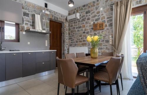 Monopari Villa | Villa in Koxare with Private Pool & Garden