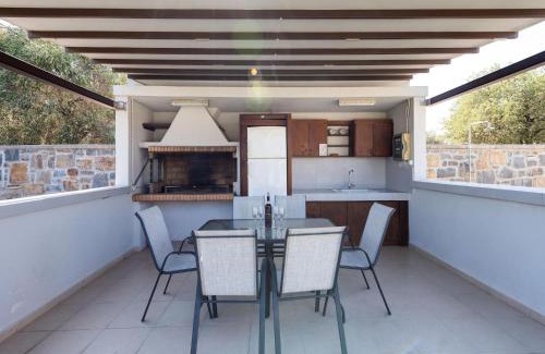 Monopari Villa | Villa in Koxare with Private Pool & Garden