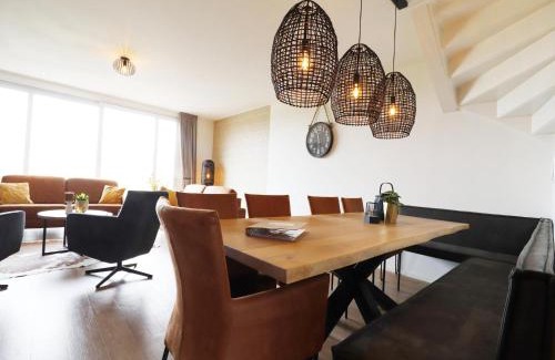 Leons House | Inviting Holiday Home on Frisian Water with Garden Oasis