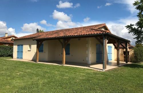Les Forges House | Stylish Villa with Bubble Bath & Pet-Friendly Amenities