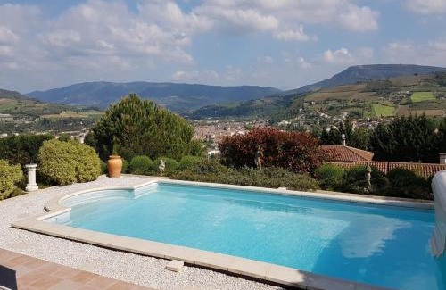 Limoux Villa | Private Villa with Pool Perfect for Family Getaways