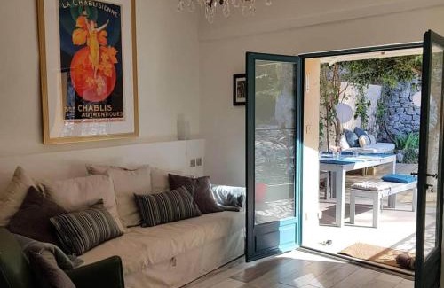 Meounes-les-Montrieux House | Relaxing Villa in Meounes-les-Montrieux with Jacuzzi & Pool
