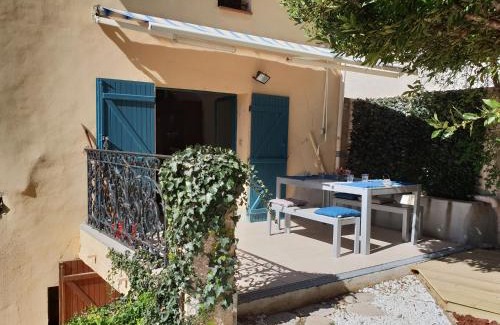 Meounes-les-Montrieux House | Relaxing Villa in Meounes-les-Montrieux with Jacuzzi & Pool