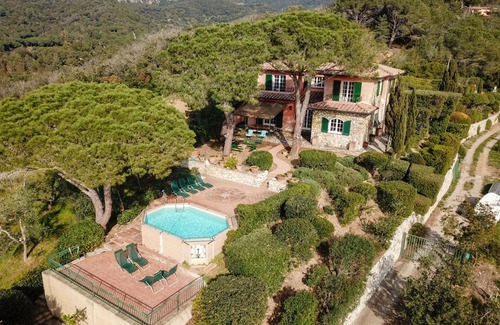 Magazzini Villa | Family-Friendly Villa in Magazzini with Oceanfront Pool
